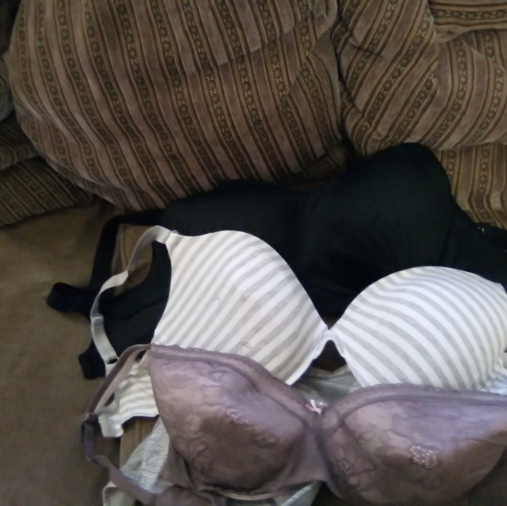 Bras - Picture 2 of 3